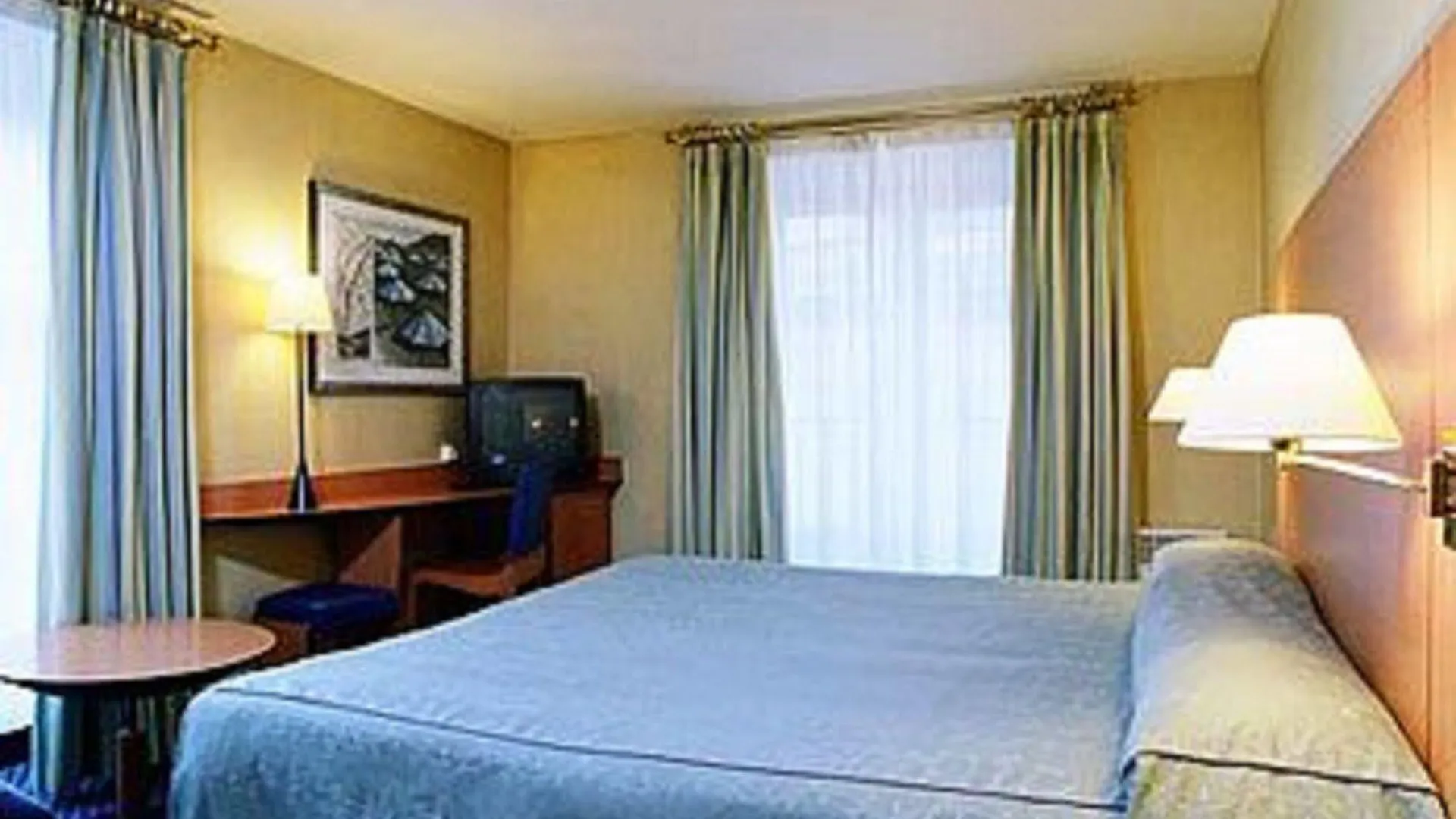 Hotel Lautrec Opera 3*