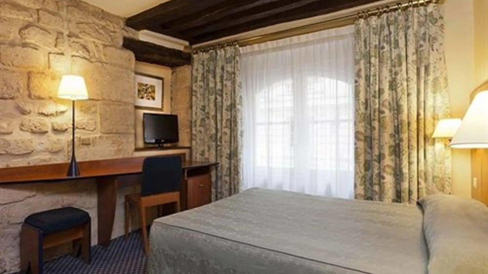 Hotel Lautrec Opera 3*